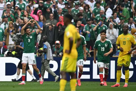 3 نسخ من المعاناة.. خيمينيز يفك صيامه التهديفي في كأس العالم مع منتخب المكسيك